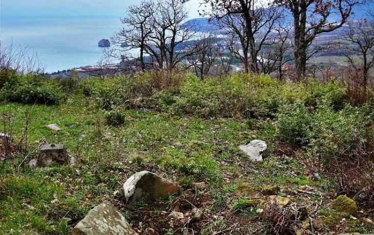 Yalta. GURZUF MOUNT BEAR
