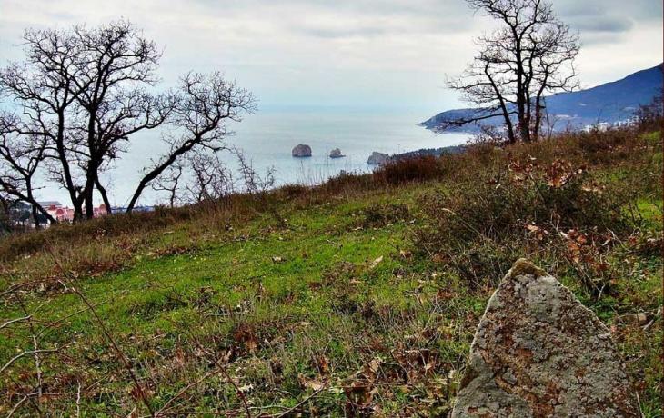 Yalta. GURZUF MOUNT BEAR